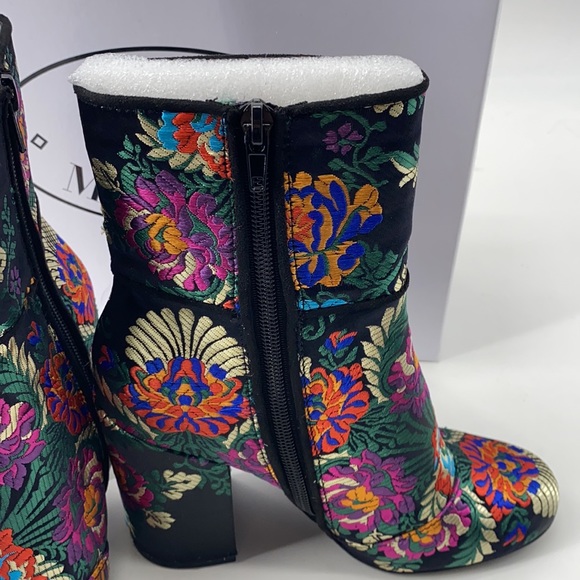 Steve Madden NEW Multi Colored Boots! - Picture 4 of 7